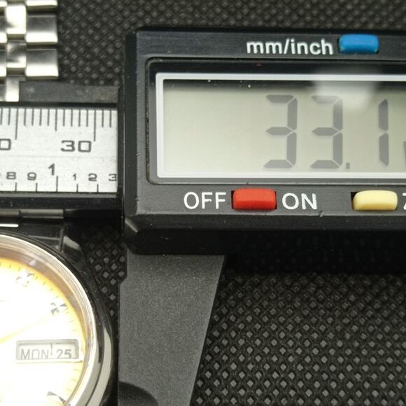 Vintage 1976 Citizen Automatic Mens Silver Watch W/daydate & Gold accents - Picture 7 of 8